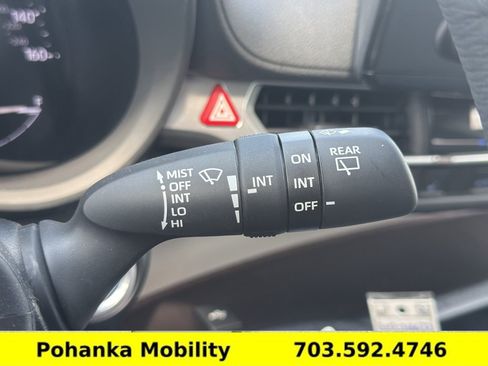 Used 2024 Toyota Sienna XLE FWD image 11