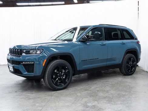 New 2026 Jeep Grand Cherokee Limited w/ Limited Altitude Package AWD/4WD image 3