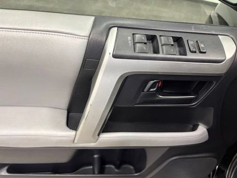 Used 2011 Toyota 4Runner SR5 w/ Convenience Pkg AWD/4WD image 11
