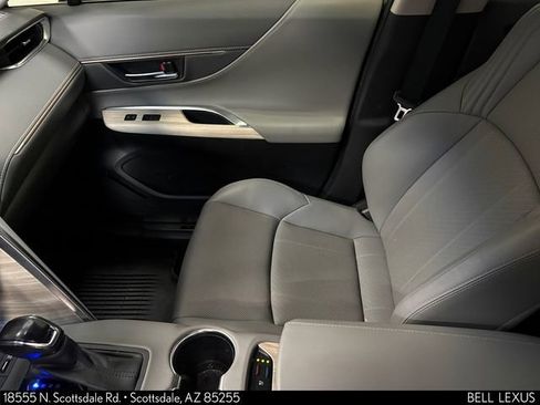 Used 2021 Toyota Venza XLE w/ Softex Package AWD/4WD image 19