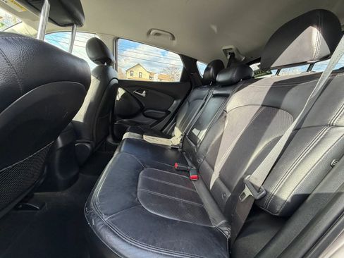 Used 2010 Hyundai Tucson Limited image 14