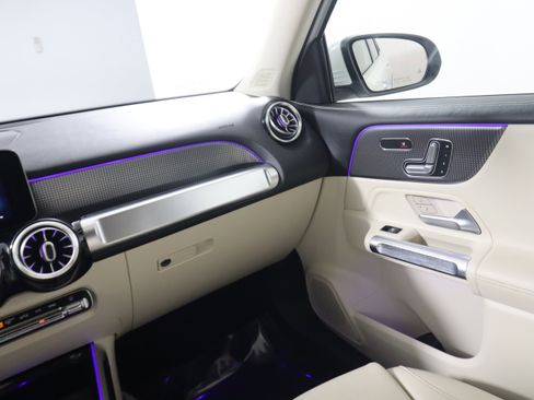 Used 2021 Mercedes-Benz GLB 250 image 12