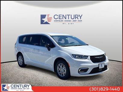 New 2026 Chrysler Pacifica Select