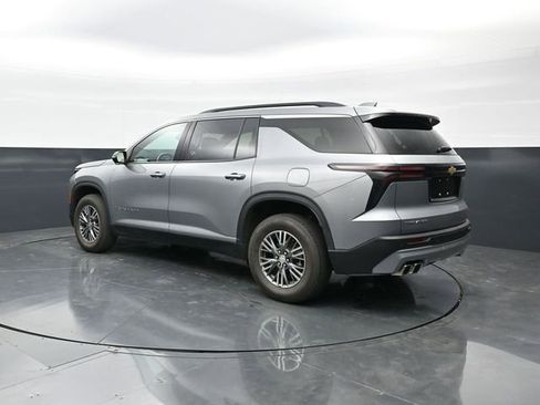 Used 2024 Chevrolet Traverse LT FWD image 5