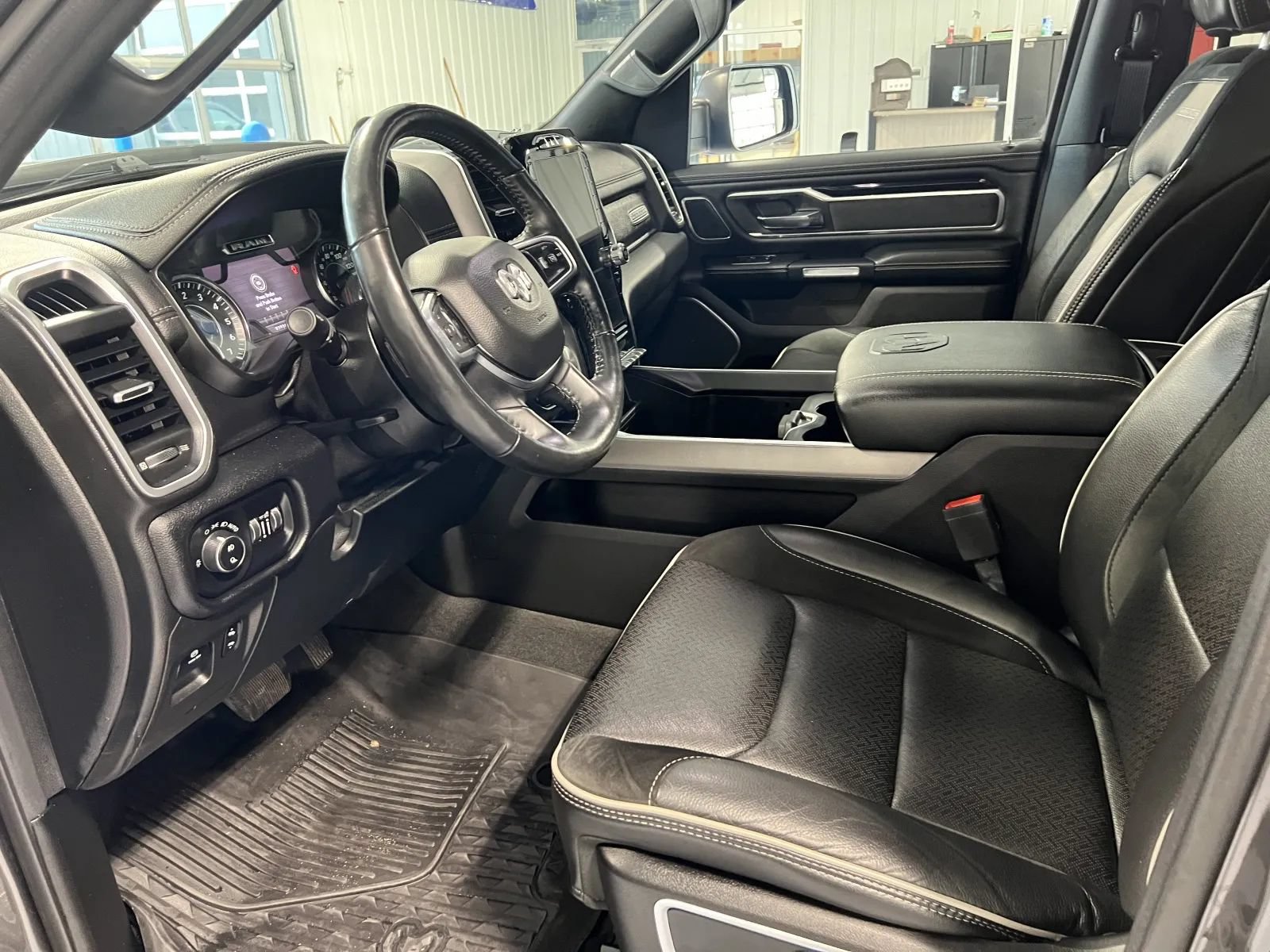 Used 2020 RAM 1500 Laramie AWD/4WD image 29