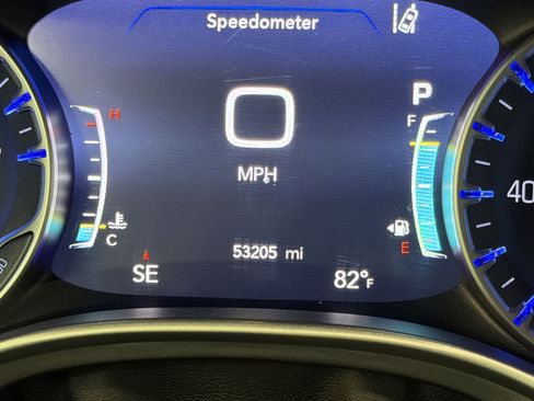 Used 2023 Chrysler Pacifica Touring-L FWD image 19