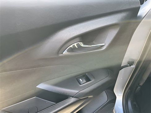 Certified 2025 Chevrolet Trax LT w/ LT Convenience Package image 28