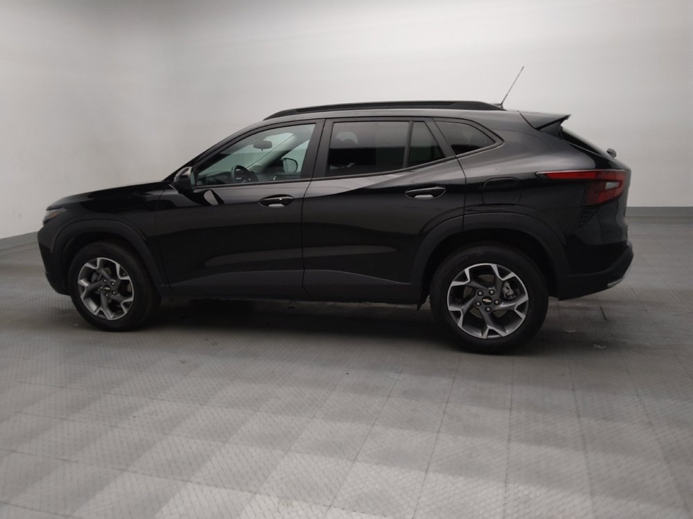 Used 2024 Chevrolet Trax LT w/ Driver Confidence Package FWD image 3