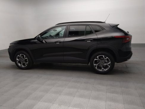 Used 2024 Chevrolet Trax LT w/ Driver Confidence Package FWD image 3