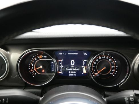 Used 2021 Jeep Wrangler Unlimited Sahara AWD/4WD image 18