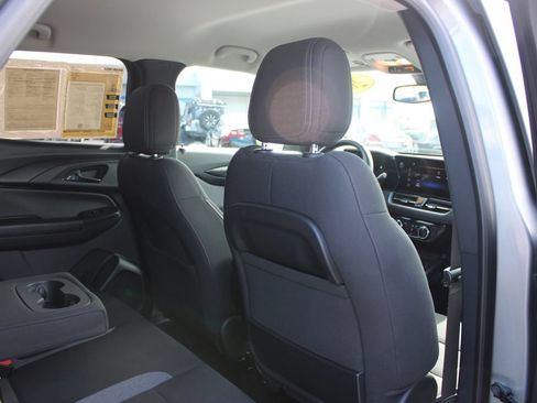 Used 2025 Chevrolet TrailBlazer LT w/ Convenience Package FWD image 33