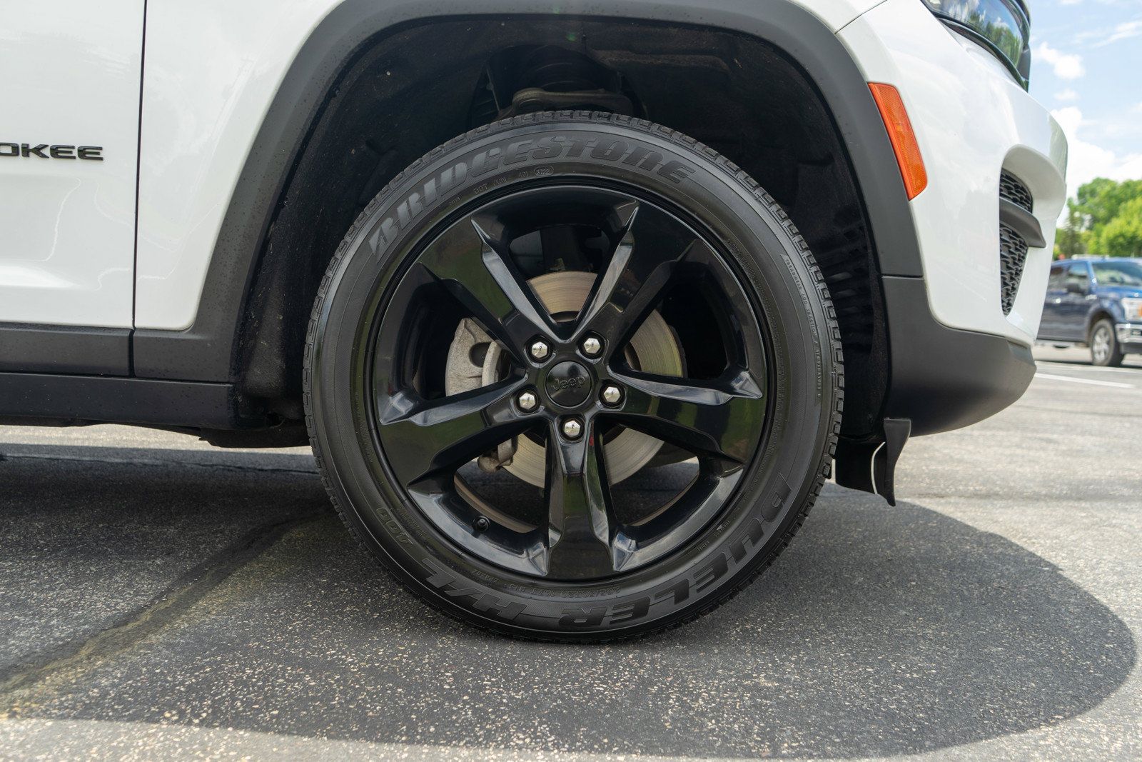 Used 2023 Jeep Grand Cherokee Altitude AWD/4WD image 11