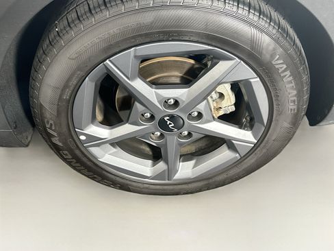 Used 2025 Kia K4 FWD image 11