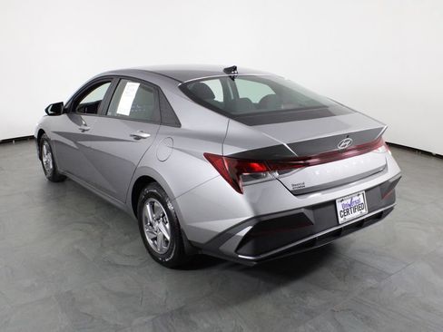 Certified 2025 Hyundai Elantra SE FWD image 16