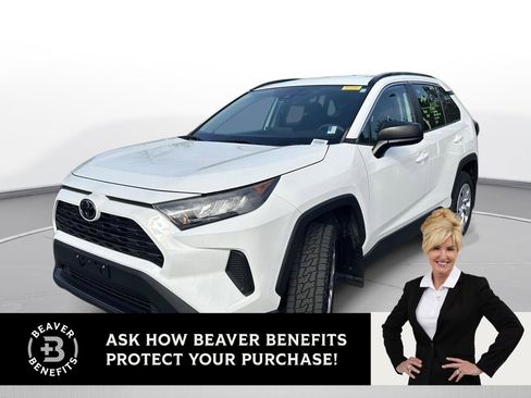 Used 2019 Toyota RAV4 LE image 1
