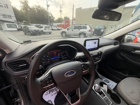Used 2021 Ford Escape SE w/ SE Sport Appearance Package AWD/4WD image 21