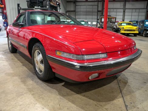 Used 1988 Buick Reatta Coupe FWD image 12