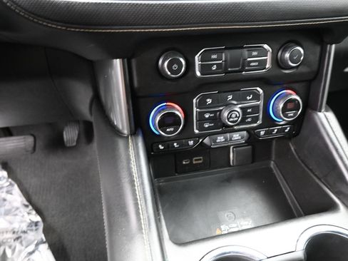 Used 2022 Chevrolet Suburban Premier RWD image 14