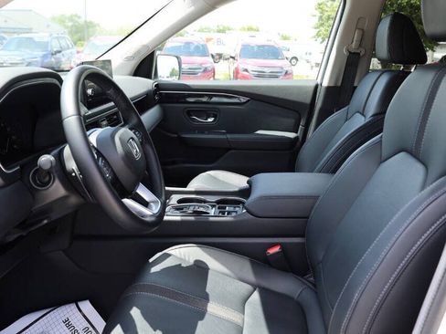 Used 2024 Honda Pilot Touring image 13