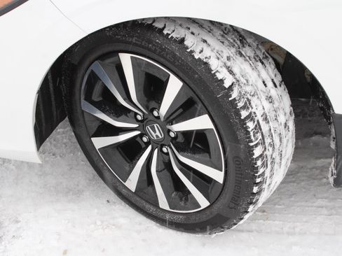 Certified 2024 Honda Civic EX-L image 17