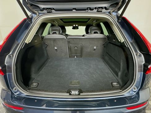 Used 2025 Volvo XC60 B5 Core image 30