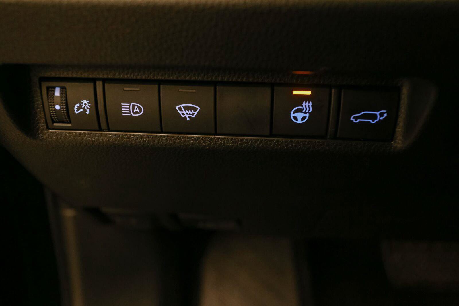 Used 2019 Toyota RAV4 XLE Premium w/ Cold Weather Package AWD/4WD image 41