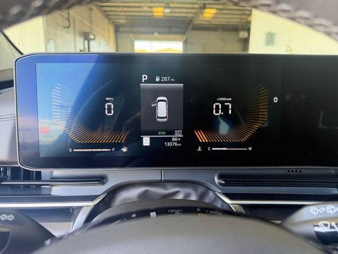 Used 2026 Kia Carnival FWD image 43