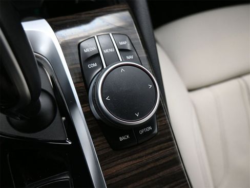 Used 2021 BMW 530i 530i w/ Premium Package image 17