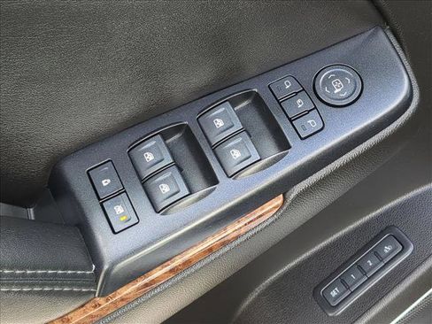 Used 2018 Chevrolet Tahoe Premier AWD/4WD image 12