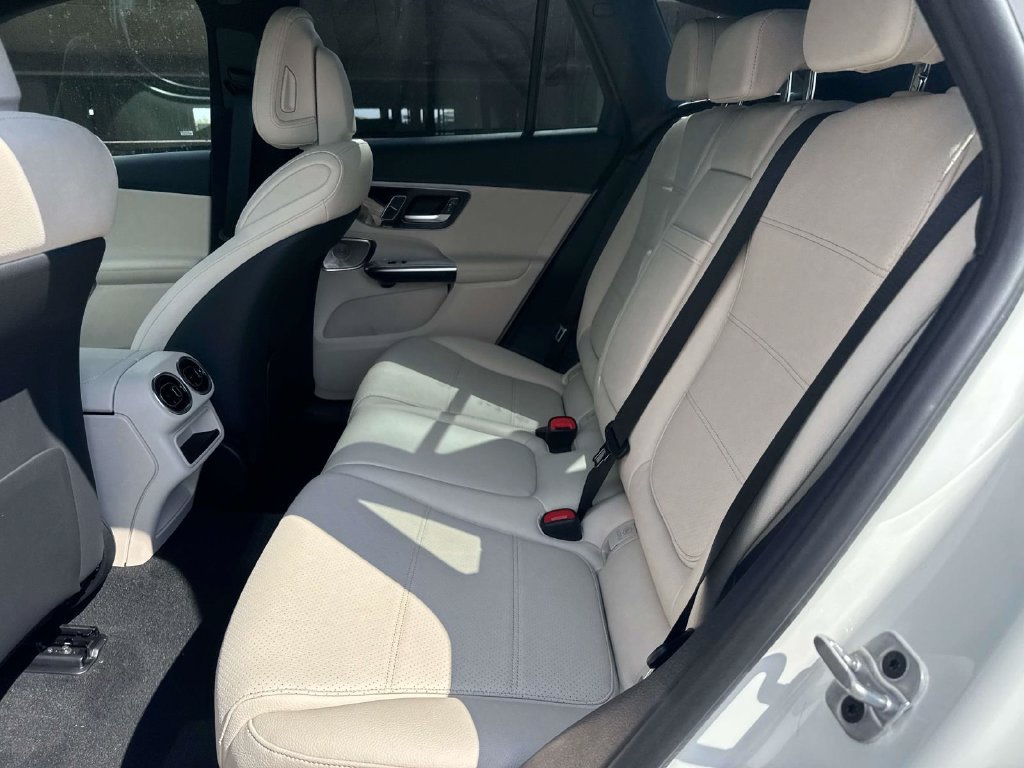 Used 2026 Mercedes-Benz GLC 300 image 6