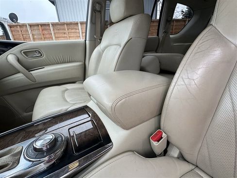 Used 2014 INFINITI QX80 4WD w/ Deluxe Touring Package image 15