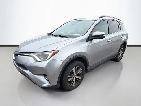 Used 2017 Toyota RAV4 XLE AWD/4WD image 5