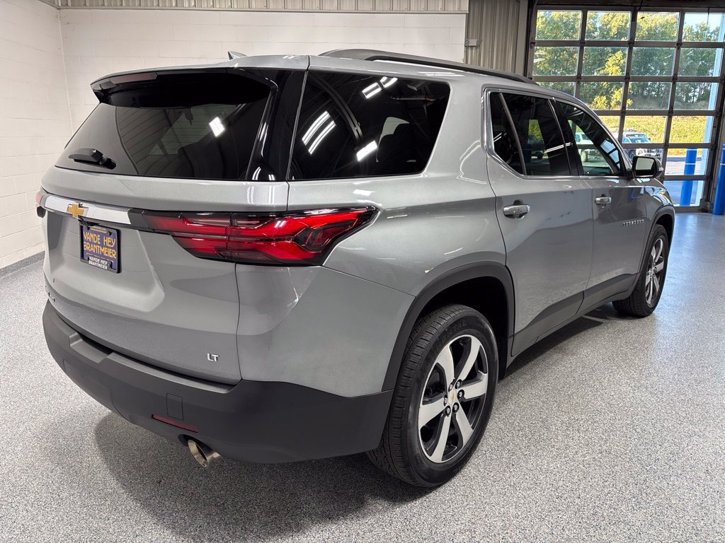 Used 2023 Chevrolet Traverse LT w/ LT Premium Package AWD/4WD image 7