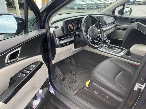 Used 2024 Kia Carnival LX FWD image 9