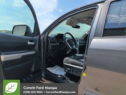 Used 2017 Toyota Tundra SR5 w/ SR5 Upgrade Package AWD/4WD image 9
