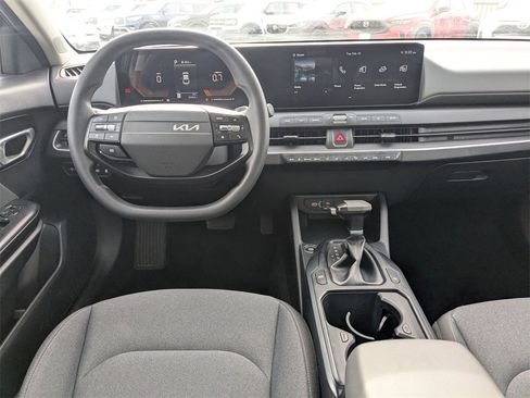 Used 2025 Kia K4 LXS image 27