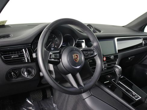 Certified 2026 Porsche Macan AWD/4WD image 4