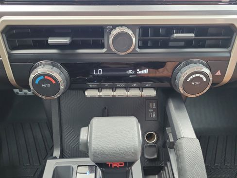 Used 2025 Toyota Tacoma TRD Sport image 27