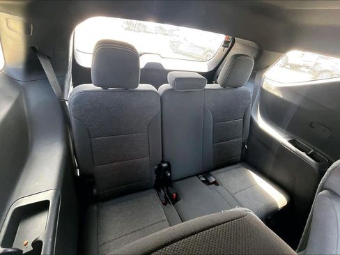 Used 2024 Chevrolet Traverse LT FWD image 25