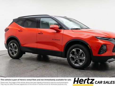 Used 2025 Chevrolet Blazer LT FWD image 1