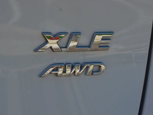 Used 2025 Toyota RAV4 XLE AWD/4WD image 17