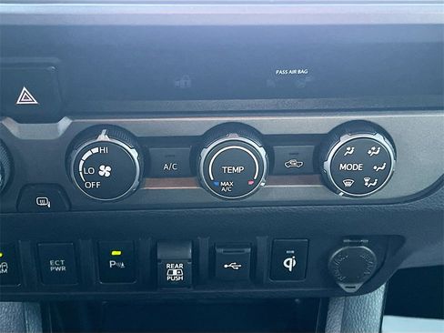 Used 2020 Toyota Tacoma TRD Sport w/ Technology Package image 16