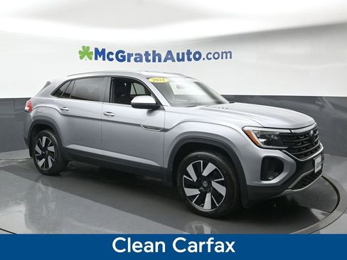 Used 2024 Volkswagen Atlas Cross Sport SE image 2