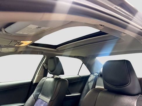 Used 2012 Toyota Camry SE w/ Leather Pkg FWD image 15