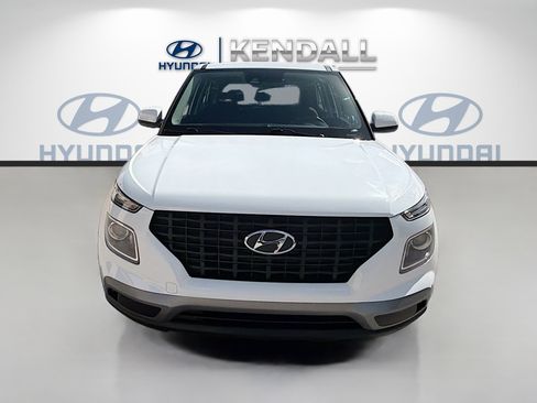 Used 2022 Hyundai Venue SE FWD image 2
