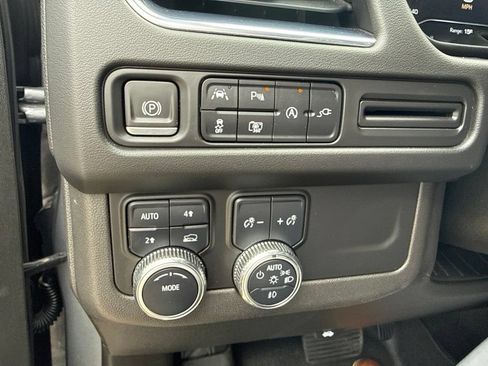 Used 2022 GMC Yukon SLT w/ SLT Luxury Package AWD/4WD image 14