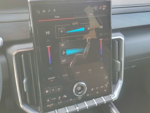 Used 2025 GMC Acadia Elevation image 13