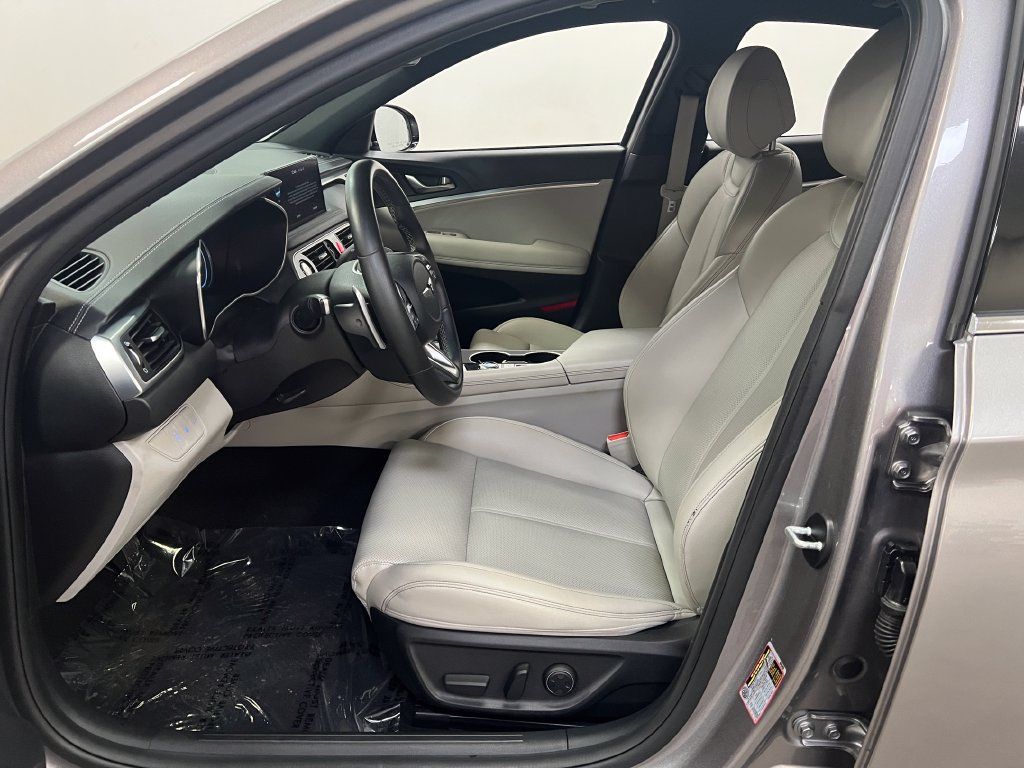 Used 2023 Genesis G70 2.0T RWD image 11