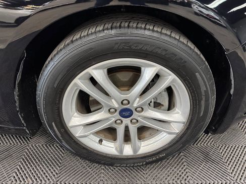 Used 2018 Ford Fusion SE w/ Fusion SE Technology Package image 16