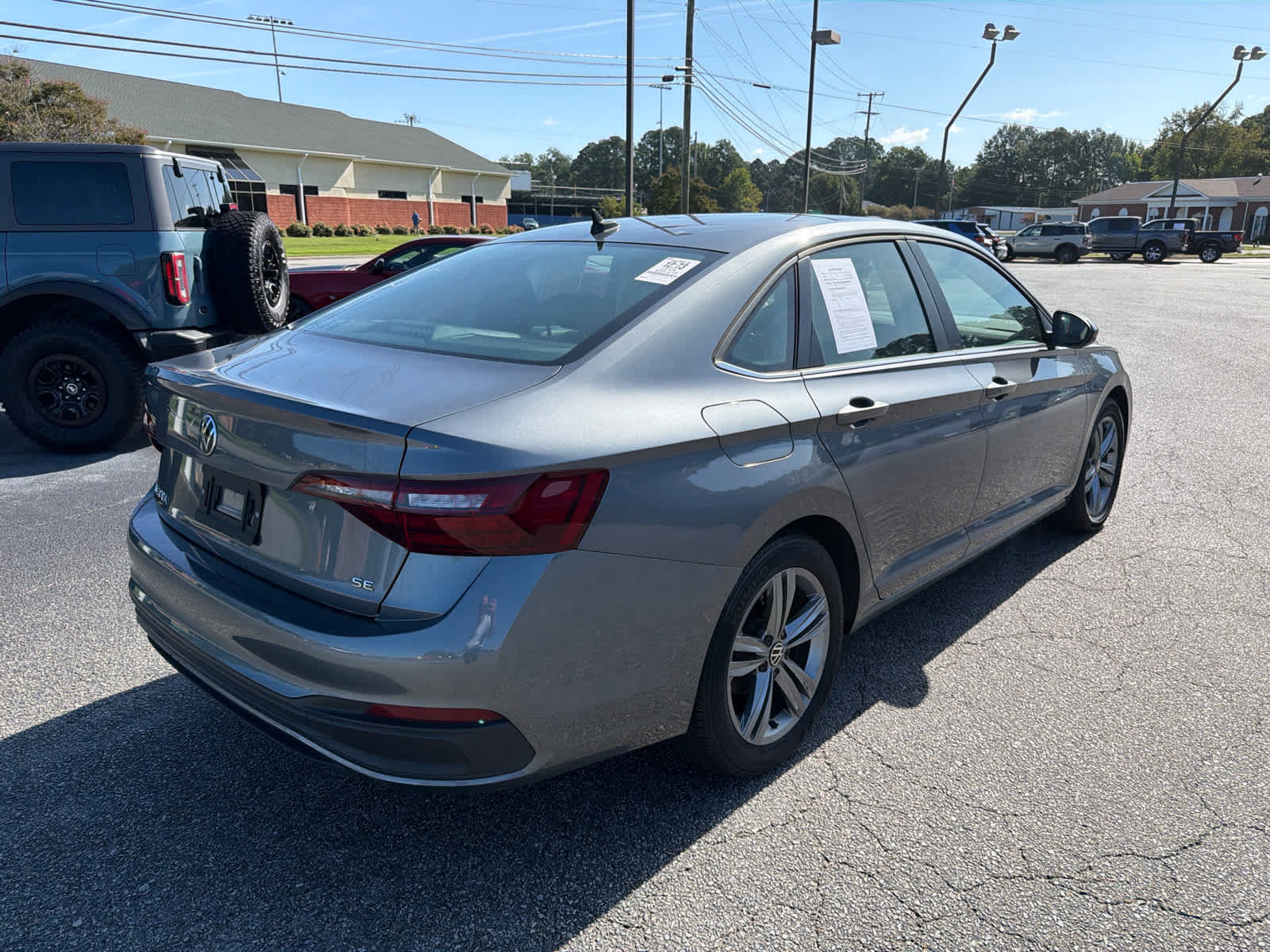 Used 2024 Volkswagen Jetta SE FWD image 3